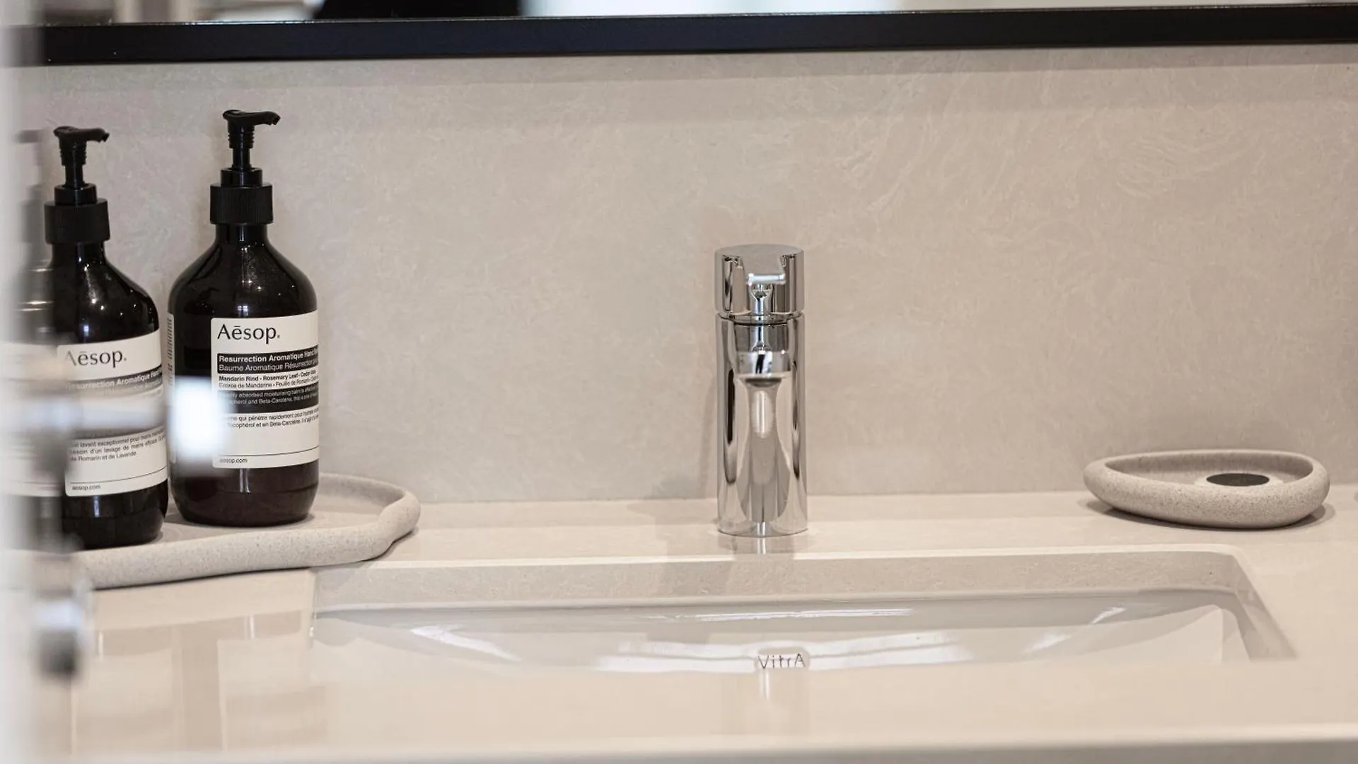 Luxury Minimalistic Apartment In Downtown Dubai Opposite Burj Khalifa & Dubai Mall