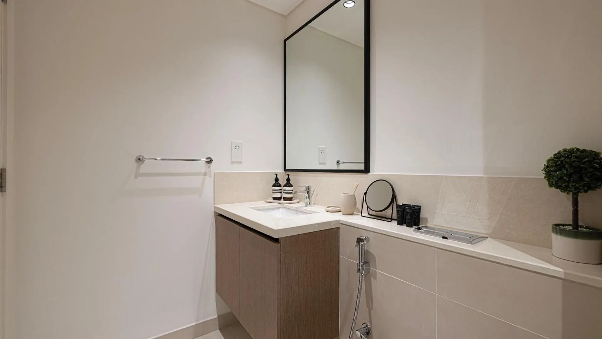 Luxury Minimalistic Apartment In Downtown Dubai Opposite Burj Khalifa & Dubai Mall