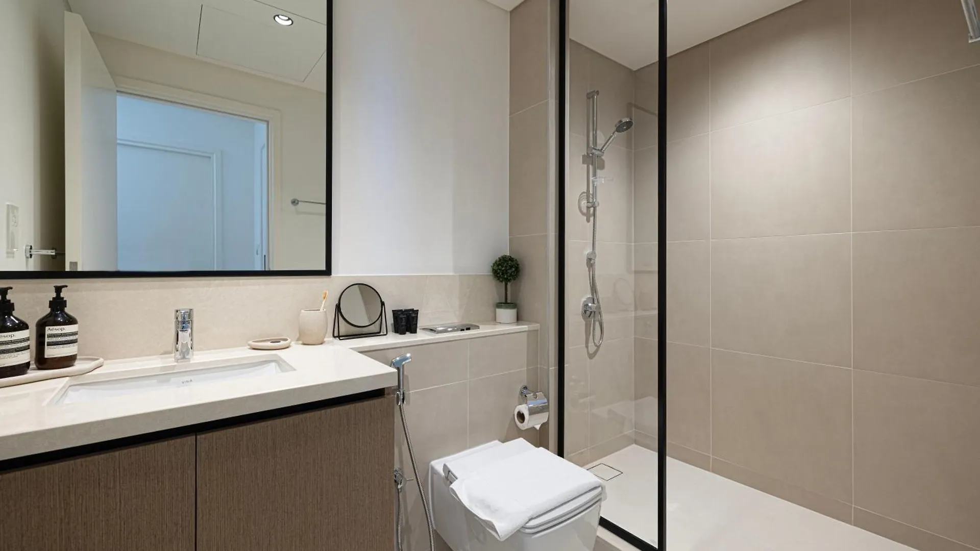 Luxury Minimalistic Apartment In Downtown Dubai Opposite Burj Khalifa & Dubai Mall
